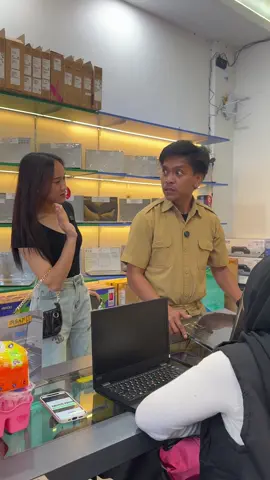 Ternyata teman sekolahnya pak desa dulu, tapi ada dia sudah potong 😭😭😭 @Irsaf computer 