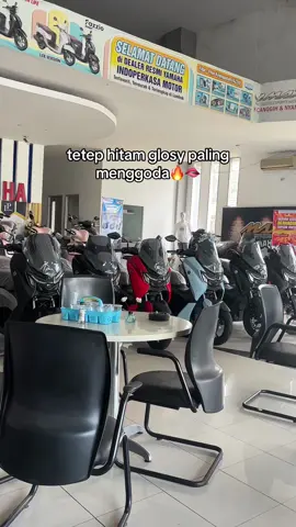 black sigma emang gagah tapi hitam glosy paling menggoda🫦#nmaxneo #nmaxturbo #yamahaindoperkasalombok #modifikasinmaxturbo #modifikasinmaxneo #nmaxmodifikasi #modifikasiaerox #modifikasinmax #maxy #keluargamaxsy #lombok #lomboktengah #fyp 