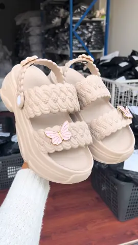 Realpict bgt sandal ini tinggi ny 5 cm ya guys!!#🥰#sandalwanita #sandaldaily #OOTD #sandalcasual #fyp 