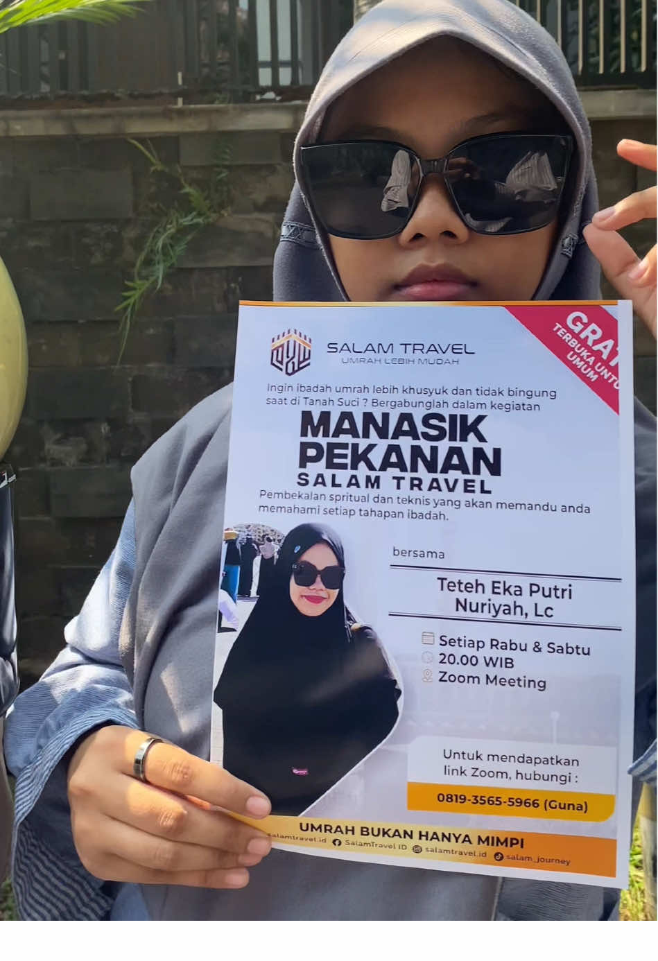 📣 guys... manasik online nih! buat umum buat yang pengen tau umroh buat kamu yang belum daftar tapi udah pengen ke makkah 🕋 💻 via zoom 📆 gratis tis tis 🤝 bareng salam travel sumpah ini bukan manasik biasa, ini ilmu yang harus kamu tau sebelum jadi tamu Allah 😭 gak harus udah daftar kok, join aja dulu. siapa tau HATI kamu duluan yang berangkat 💌 link zoom? dm or wa aja gengs 📲 0851-7234-0662 see u di layar! #fyp #promomakangajian 