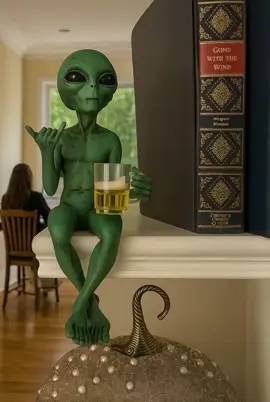 Alien Design Beer Drinking Statue, 1 Box Fun & Humorous Outer Space Decor, Alien Figurine with Beer Mug, Decorative Figurines Ideal Gift for Sci-Fi Fans, Ornaments