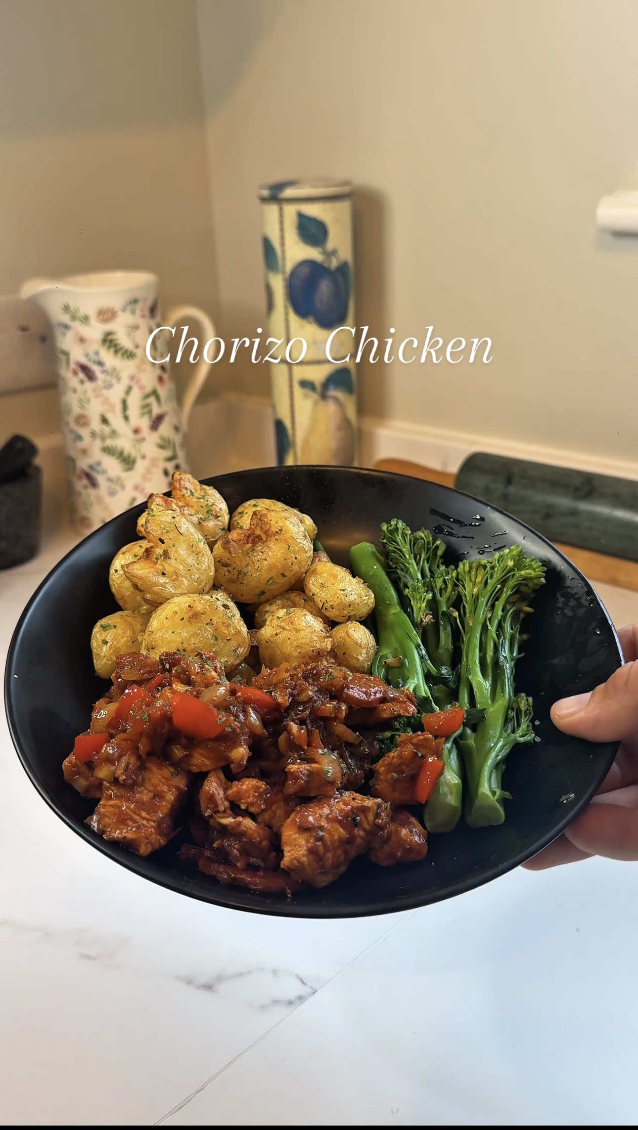 Easy high-protein meal 💪 Chicken chorizo dinner. 🍽️  Clean, simple, flavour-packed try this 👇 🧾 Ingredients List  •	1 large chicken breast •	Longstem broccoli •	Baby potatoes or chopped potatoes •	½ red pepper •	1 onion •	Handful of sliced chorizo •	1 tbsp Greek yoghurt •	Peri Peri seasoning (to taste) •	Olive oil or spray (optional) All these meals can be meal prepped 💪🏽  #H#HighProteinMealsF#FoodieUKM#MealPrepIdeasT#TikTokFoodUKE#EasyDinnersC#ChickenRecipesB#BulkingMealsPeriPeriVibes #cuttingmeals 