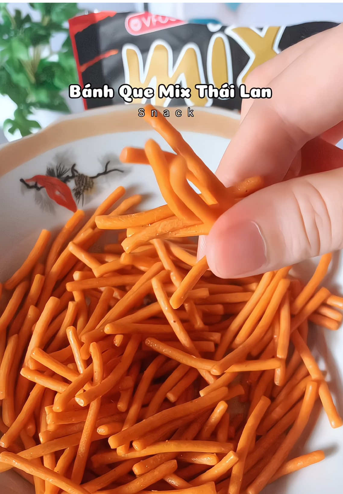 Ngon ngon ngon 🤤 🤤 #xh #banhquemix #banhquethailan #mix #anvat #doanvat #bimbim #snack 