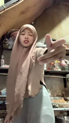 kasian bangt bajunya sobek