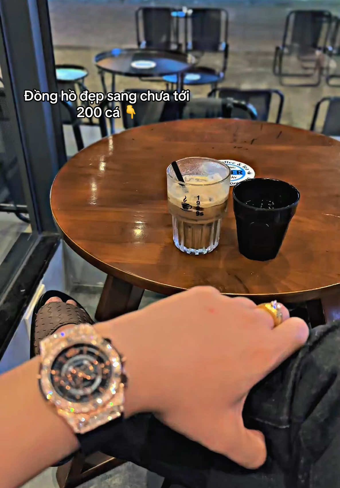 Với tầm giá chưa tới 200 cá kiếm đâu ra được con đồng hồ vừa đẹp lại vừa sang trọng 😍👇#dongho #donghohugi #thoitrangnam #chaypho #xuhuong 