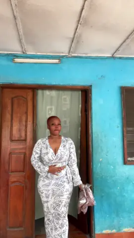 Chic ensemble disponible sur le 92818098