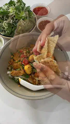 Mì Quảng tôm thịt