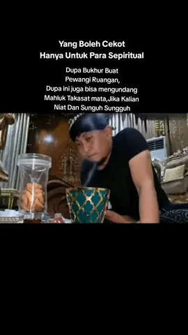 Dupa Bukhur Kerucut Cek keranjang Kuning Di atas Manfatnya Banyak 🥰Masyarakat Jawa Percaya Setiap Asap dupaBisa memanggil Aruah Takasat mata,Jika membakar duoa dijam 12malam k etasa ,tentu harus dengan niat dalam hati #ujangbustomicirebon #foryoupage #fyp #fyppppppppppppppppppppppp 