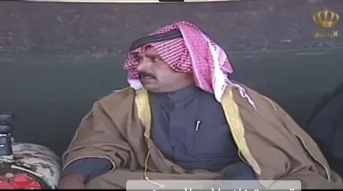 اشتهرت القصيدة الحربيه الشهيره  للشاعر غانم بن علي بن مشرف اللميع من #الدهامشه من #عنزه والتي اثارت حربا داخلية بين الدهامشه بزعامة شيخهم  محمد بن مجلاد الملقب (سعران)  وبين الشيخ محروت بن هذال (ابوزبن) بسبب قوتها واثارتها وكان الشيخ محروت بن هذال حمى (حامر) وهو مكان شعيب في العراق ومنع نزول احد فيه سوى الصقور والجبل وهم جماعته المقربين فغضب  غانم اللميع واثار شيخه سعران بهذه القصيده وفعلا تقدم بهم سعران وهزم ابن هذال ونزلوا حامر ذلك العام  ودائما يتم السؤال عنها من عوام الناس لشهرة بعض ابياتها وانتشارها في جميع نواحي القبائل العربيه ولذلك سوف اوردها كامله لكي تتم الفائده حيث قال اللميع: ساهـر باللـيـل مــا جـانـي انــوادي  مــن ظـلايـم شـيـخ جـراهـن علـيـنـا صبرنـا مــا يصـبـره كــود المـهـادي  رافــيٍ خمـلـة قصـيـره لـــه سنـيـنـا يوم شـاف الجـار بالنسـوان عـادي حــزب النـسـوان عـــن عـلــمٍ يبـيـنـا يا بـو زبـن منـت مـع درب القـوادي لــــك سـنـيــنٍ مـسـمــلات مبتـلـيـنـا ادري انـك شيـخ واعلـومـك بـعـادي بـــــس حــنـــا مـانـبـيــك ولاتـبـيـنــا تبي تجري شيء ماهو قبـل قـادي مـا ذكـر فــي وقــت أهلـنـا الاوليـنـا هـات ابـن ياسيـن وربـوع الـرمـادي وجب اجنودك كان قلبـك مشتهينـا لــو تـلـمـه مـــن غثيـثـيـن الـبــوادي مــا نطيـعـك والـمـوازر فــي ايـديـنـا مـا نطيـع الـلـي يجيـنـا بالعـنـادي ولطمـة الفسقـان مـا تشـكـل عليـنـا أنشد اللي جاء لهـم بالقـوم عـادي وش جرا من ضرب عطبيـن اليمينـا يـوم جيتـوا مثـل عمـدان الـجـرادي وطـار كـل الصيـد يـوم إنـا مشيـنـا يوم لحق الضرب مصقول الهنادي طـاح مـا بــه روح مــن حـنـا وليـنـا كـن جـدع الـروس تجديـع الهـوادي حـنـظـل تـحـاذفـوا بــــه جاهـلـيـنـا نسمـع اللـي قيـل بهـروج المـعـادي غـيـر نسـكـت كــن حـنـا مــا دريـنــا كيـف ديرتنـا تحـط ابهـا الـحـدادي وبالشمـال اخــرى تحرمـهـا عليـنـا قـول عنتـر صـدق مـا غيـره وكـادي فــاتــن الاربــــع وحــنــا صـابـريـنـا الــوعــد وإن ســيــل الله كــــل وادي حرمـة اليسـرا تـرى الممـشـا يميـنـا كان حامـر سـال مـن حـد الحمـادي تبـي سيـلـه لــك وحـنـا مــا يجيـنـا مـرتـع الفـطـر عريـضـات الـنــوادي يرتعـنـه وابـــو مـــن يـزعــل لعـيـنـا يرتـعـنـه كـــل وضـحــا بأسـتـنـادي يـرتـعـن الـقـفــر والـخـافــي يـبـيـنـا وان تهـيـأ لقـوتـك حـســن الـمــرادي يتلـف التالـف وتصفـي مـن حدينـا حـكـم خالـقـنـا ولا حـكــم الـعـبـادي نـبـي حـكــم الله ولا حـكـمـك علـيـنـا #شمر #الجربا #زوبع #الاسلم #حايل #الهذال #حايلندا 
