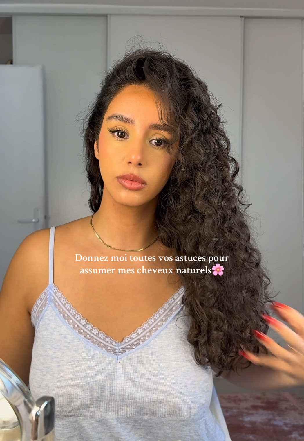 Lorsqu’il sèche complètement j’aime plus donnez moi des astuces pour définir mes boucles sans qu’elles se durcissent avec les produits 🙏🫨