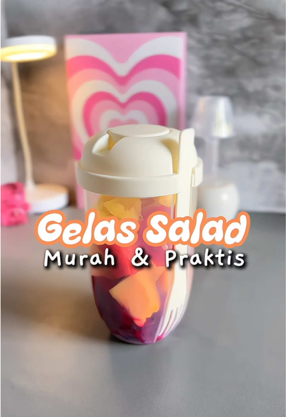 Praktis banget 😍 #gelassalad #kotaksalad #botolsalad #bekalsehat #saladbuah #saladsayur