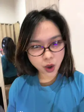 dari dulu selalu pake kacamata frame cat eye atau oval terus karena shape muka yg bulet ini. penasaran bgt karena ada orang pake shape ini dengan type muka yang sama kaya muka gue dan ternyata ada di tiktok shop dan harganya murce bgt tapi sayangnya ini fashion glasses mungkin next bakal pilih frame kaya gini buat daily activity!😋 #kacamata