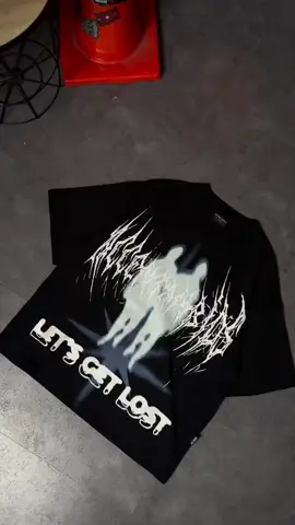 Cocok sih ini baju buat yang suka hilang arah HIHIHI #accentambios #reviewkaos #kaosbrandlokal #kaosboxy #kaosboxyoversize #reviewsablon 