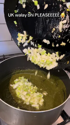 KITCHEN CITIZENS 😂😂😂#foryou #tiktokrecipe #HomeCooking #yum #spicyfood #desi #saag #desifood 