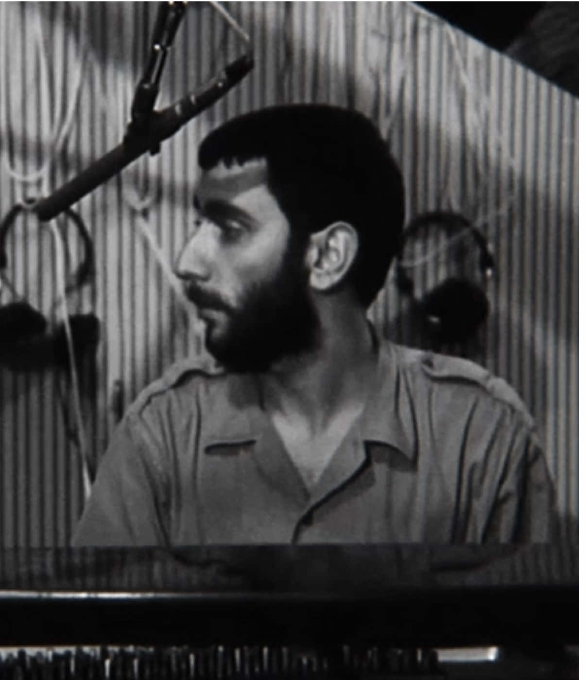 خدني معك يا حبّ شي مشوار.. الراحل زياد الرحباني وياسمين خلاط من فيلم #نهلة 1979م. #زياد_الرحباني #ياسمين_خلاط #سينما 