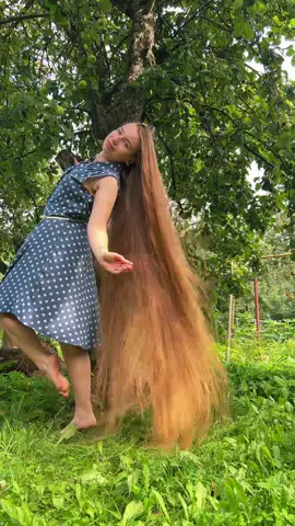 Длинные волосы - это любовь  🌞  Чувствую себя феей ! 💖 Платье 2010-2012 🤭 Hair content creator #realrapunzel #длинныеволосы #лето #рапунцель 