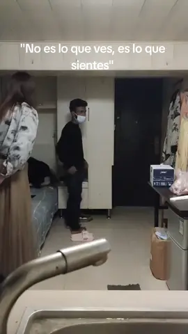 ¿Cuáles son sus teorías acerca de que este Indio apagaba la luz una y otra vez?. #lucesfuera #sisterhong #hong #hermanahong #entresombras #viraltiktok #videoviral #tiktok #tiktokindia #viral #ritual 