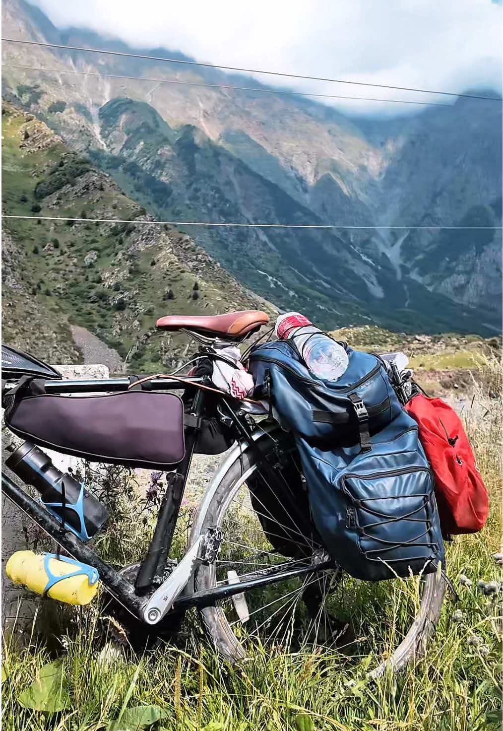 Day 105 ถึงประเทศจอร์เจียแล้วครับ บรรยากาศแรก กับวิวธรรมชาติปั่นจักรยานท่ามกลางหุบเขาสวยมาก  อีกไม่นาน จะถึงตุรกีแล้ว  #biketomarry #ปั่นจักรยานไปแต่งงาน