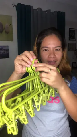 Checkout na habang may stock pa! Gaganahan na kayo maglaba #hangerwithsipit #laundryneeds  #sipitan  #sipit #cylyn3 #homeitems 