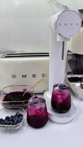 Soda Việt Quất quá ngon 🥰. Ưng cái máy làm soda của Smeg quá luôn nè cả nhà ơi 😘. #yeubepnghiennha #xuhuongtiktok2025 #LUUTHUY #yeubep #fyp #SMEG #smeg #nghiennha 