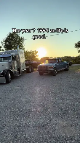 1994’s Pete an 7.3 ford #hustle #bluecollar #largecar #sunmer #trucker #peterbilt #ford #90s 
