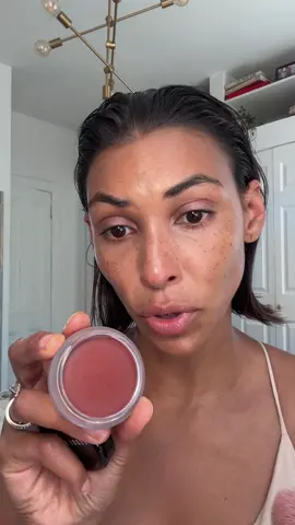 3 steps, zero stress. @dileinybaron’s summer night go-tos: –Vitamin Enriched Face Base –Long-Wear Cream Shadow Stick in Dusty Mauve –Pot Rouge Velvet Matte in Warm Mocha #BobbiBrown #VitaminEnriched #LongWearCreamShadowStick #PotRouge