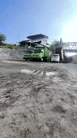 #drivermuda  #pejuangrupiah  #sopirtruck  #sopirtrukpunyacerita  #kulipasir  #masukberandafyp  #fypシ゚  #tiktokviral  #trontonhino  #magelang24jam 