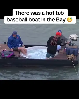 Perfect night on the water for some #Mets-#Giants action ⚾️🔥 (via @MLB) #MLB #baseball #boat #SanFrancisco