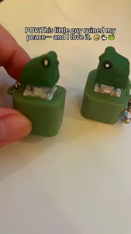 This little guy ruined my peace… and I love it. 🤣🦆🐸#ViralToy #FunnySound #DuckVsFrog #FidgetButton #StressReliever #WeirdButCool #MiniToyTrend #MustHaveGadget #TikTokFinds #AddictedToThis