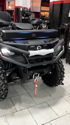 QUADRICICLO 0KM COMPLETÃO NA PLAY SOM! JBL Rallybar • Multimídia à prova d’água LEDs frontais + Estroboscópio com efeitos Engate de reboque Tudo instalado aqui! #PlaySomEquipadora #Quadriciclo #JBLRallybar #Multimídia #SomAutomotivo #OffRoad #SantaCruzDoCapibaribe#somautomotivo #CapitalDaModa #OffroadTech #aventuraconectada 