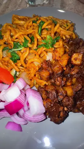 Yummmy🤭😋 #thainoodles ##FoodTok #TikTokEats #FoodieFinds #TastyTikTok #HomeChef #FoodLover #QuickRecipe #EasyMeals #YummyEats #InMyKitchen #ViralRecipe #DeliciousBites #ComfortFood #FlavorExplosion #fypシ゚viral🖤tiktok 