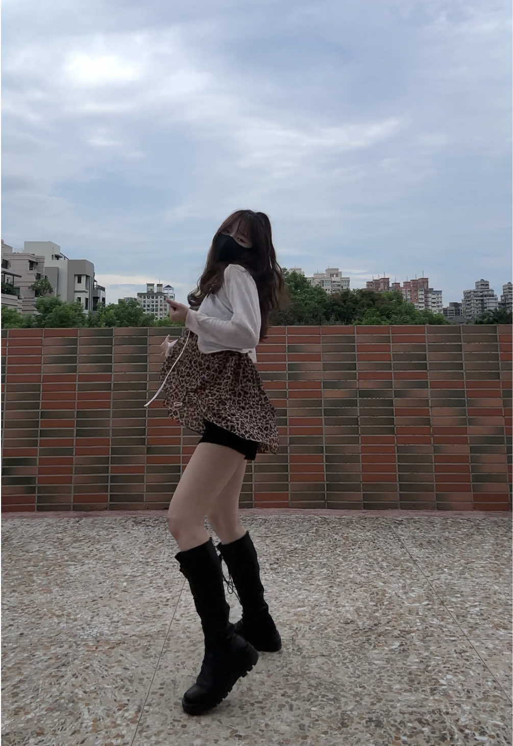 Get it, get it, yeah, we can worry later. #twiceonce #twiceconcert #twice10thanniversary #righthandgirl #dance 