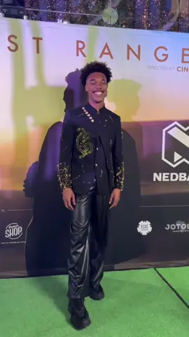 This worked out so good!😩#fyp #fashiontiktok #blacktie #blackandgold #nedbank 