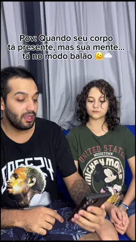 🎈Quem nunca deu uma viajada dessas no meio da conversa? 😂 (ps: repare na carinha dela no final 😅) #PensamentosDaAlice #ModoBalãoAtivado #FamíliaKaojes #ViajandoNaMaionese #FocoZero #TrendEmFamília