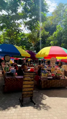 Pasar Tumpah Pringgondai Kota Balikpapan✨ amaze banget di balikpapan ada tempat dengan vibes seperti ini ❤️ #pringgondani #pasartumpahbalikpapan #pasartumpahpringgodani #pasartumpahpringgondani #balikpapan #balikpapancity #kulinerbalikpapan #balikpapanplacetogo #wisatakuliner 