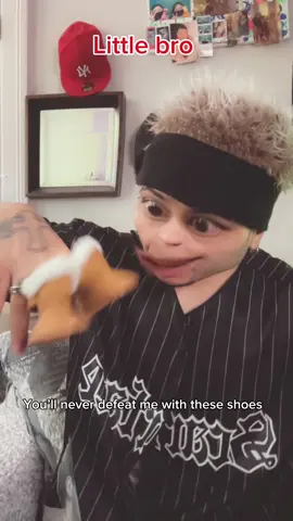 When middle sibling loses his shoes again💀🤣#funnyvideos #comedy #funnyskits 