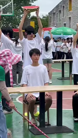 The challenge begins🤣 #xuhuong #xuhuongtiktok #thinhhanh #foryou #funny 