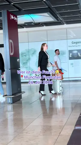 Trägt die einfach 12cm loubutins am Flughafen..✈️😭👠