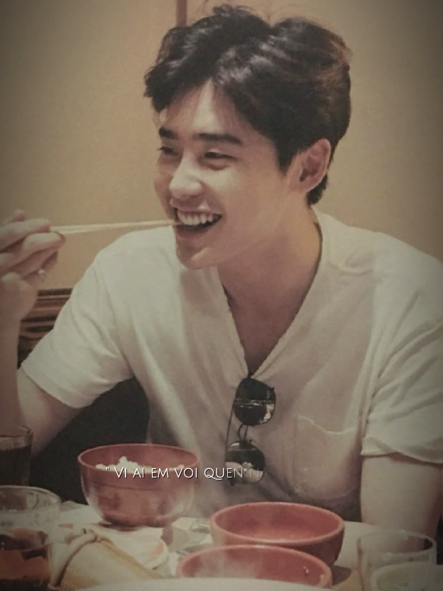 Lee Jong-suk là diễn viên kiêm người mẫu Hàn Quốc, sinh ngày 14 tháng 9 năm 1989. Anh bắt đầu sự nghiệp người mẫu từ năm 2005 và nổi lên qua vai diễn trong School 2013. Các bộ phim làm nên tên tuổi của anh gồm I Can Hear Your Voice, Pinocchio, W và Big Mouth – bộ phim mang về giải Daesang năm 2022. Anh được đánh giá cao nhờ diễn xuất đa dạng và hình ảnh nam thần màn ảnh Hàn. Gần đây, Lee Jong-suk trở lại với phim mới Law and the City, tiếp tục khẳng định sức hút của mình. #leejongsuk #viral #fyp 