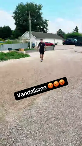 Y’a que des tarés dans ce monde🤦🏻‍♂️ @Mxdame_Sombre 