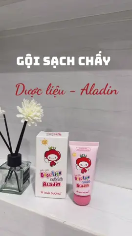 Chấy không tự hết đâu nha mẹ. Dùng Aladin cho nhanh, thơm mà sạch! #dầugộichấy #Aladin #TháiDương #mẹvàbé #dượcliệu #chămsócbé #sạchchấy #meonho #dầugộitrẻem #gộisạchchấy 
