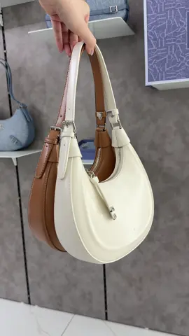 Không cần nổi bật – chỉ cần khác biệt 😎 Chiếc túi này làm được điều đó 💼 #trending #thoitrangtiktok #tuixach #phongcachthoitrang #hapasvn 