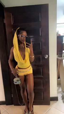 Been loving yellow lately  #fyp #OOTD #fashiontiktok #streetwear #fashion #outfitinspo 