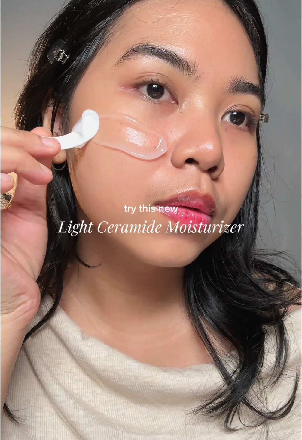 Moisturizer that cools 🧊 This is very lightweight, i love it as a (combination to) dry skin girlie :)  #skintific #5xceramide #moisturizer #moisturizerviral 