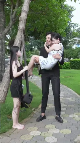 Help the girl #trinhhyy #trinhhyy_ah #dance #fyp #Love #cute #funny 