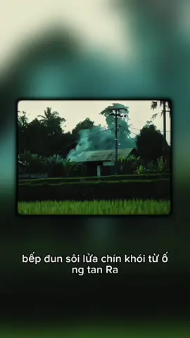 Giờ con đã đi xa, có ngọn khói trăm tàu. Có lửa trăm nhà, niềm vui trăm ngả. Nhưng vẫn chẳng lúc nào quên nhắc nhở. Sớm mai này, bà nhóm bếp lên chưa [ Bếp lửa, tg Bằng Việt]#tronlenmainhadekhoc #ba #quehuong #chualanhtamhon #buon #book #xuhuong2025 #LearnOnTikTok 