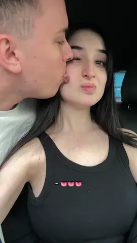 и почему он так делает…?😂🥲