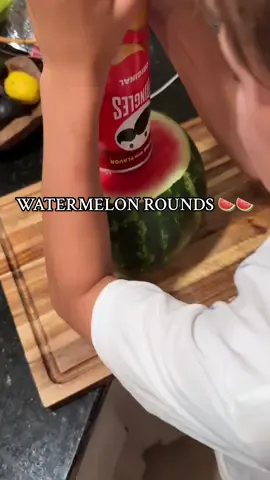 Watermelon rounds 🍉 #howtocutwatermelon #watermelon🍉 #cutwatermelon #watermelonsugar 