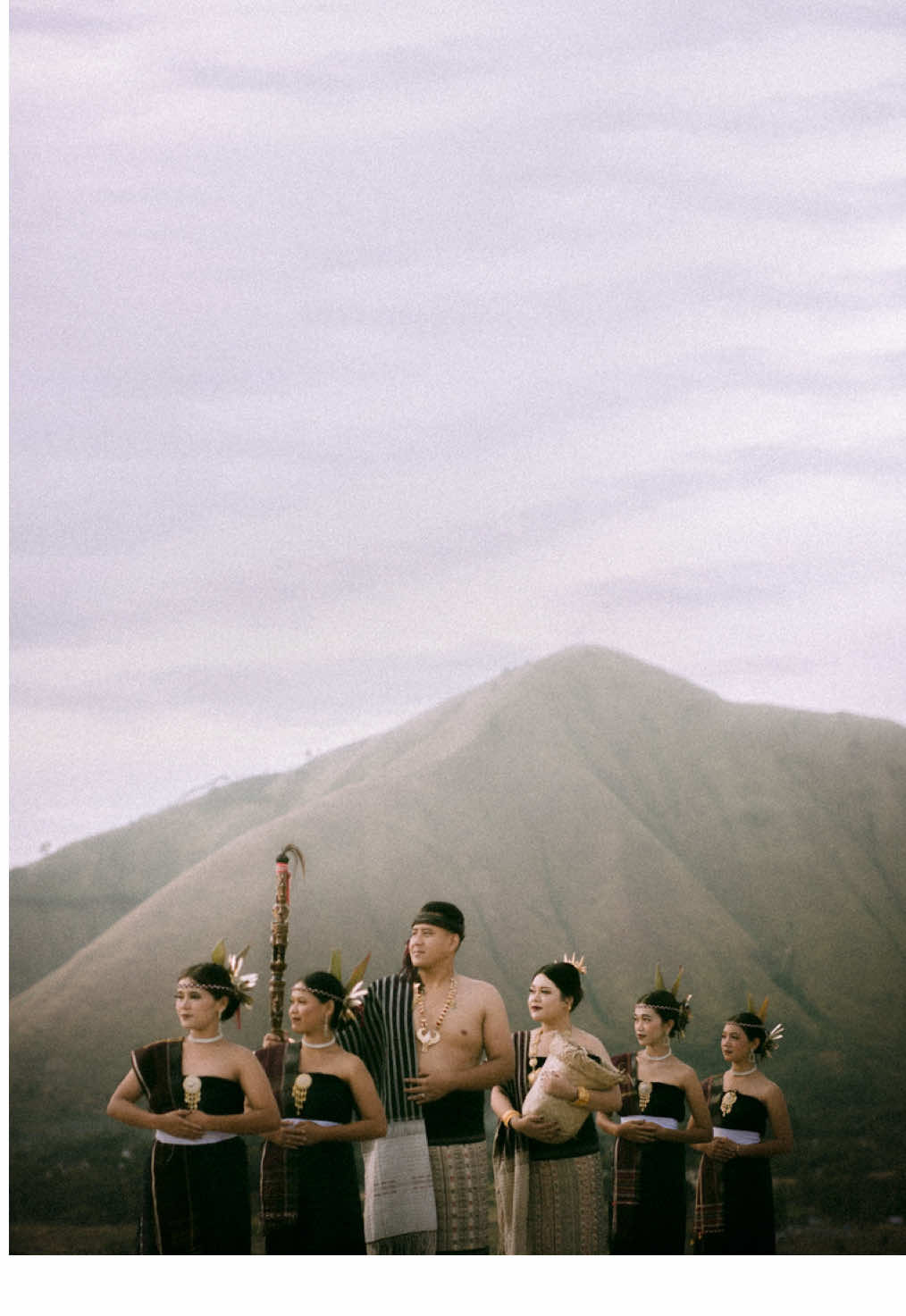 Manortor Sendiri ❌ Manortor Sama Calon Istri✅ . Prewedding di Samosir? DM! #preweddingsamosir #preweddingdanautoba #preweddingbatak #samosir #danautoba #weddingsamosir #weddingbatak #bataktoba #drone #adatbatak 