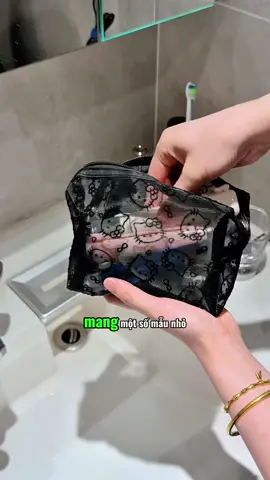 Các cô gái có thể mang theo chiếc túi lưới xinh xắn và tiện dụng này khi ra ngoài. Túi có thể đựng được nhiều loại mỹ phẩm và vật dụng nhỏ. Việc cất giữ cũng rất tiện lợi!! #tuidungmyphamhellokitty #tienich #giadungnhatam #creatorsearchinsight #thietthuc #jizonguyen 